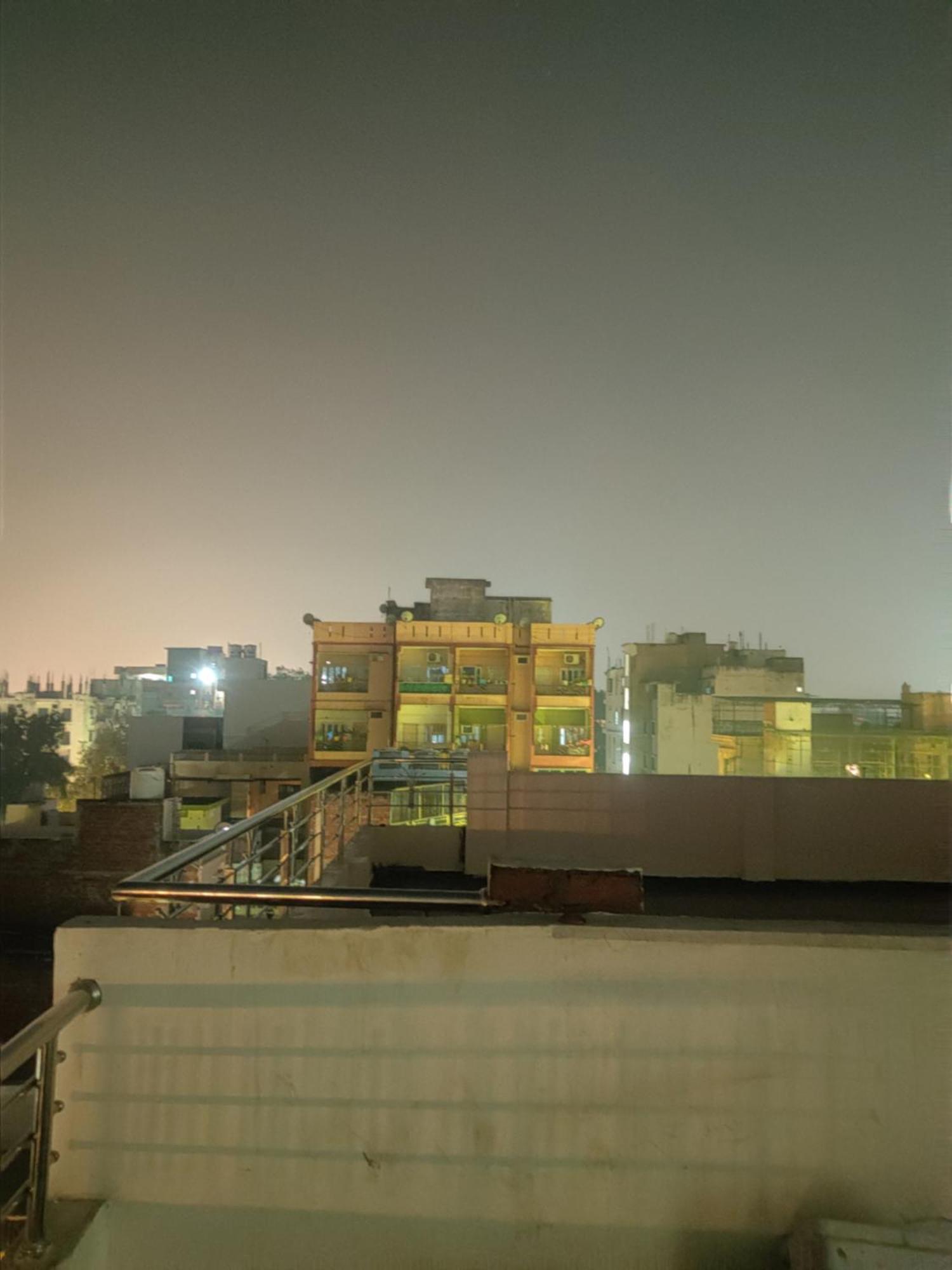Madhuri Guest House Varanasi Bagian luar foto