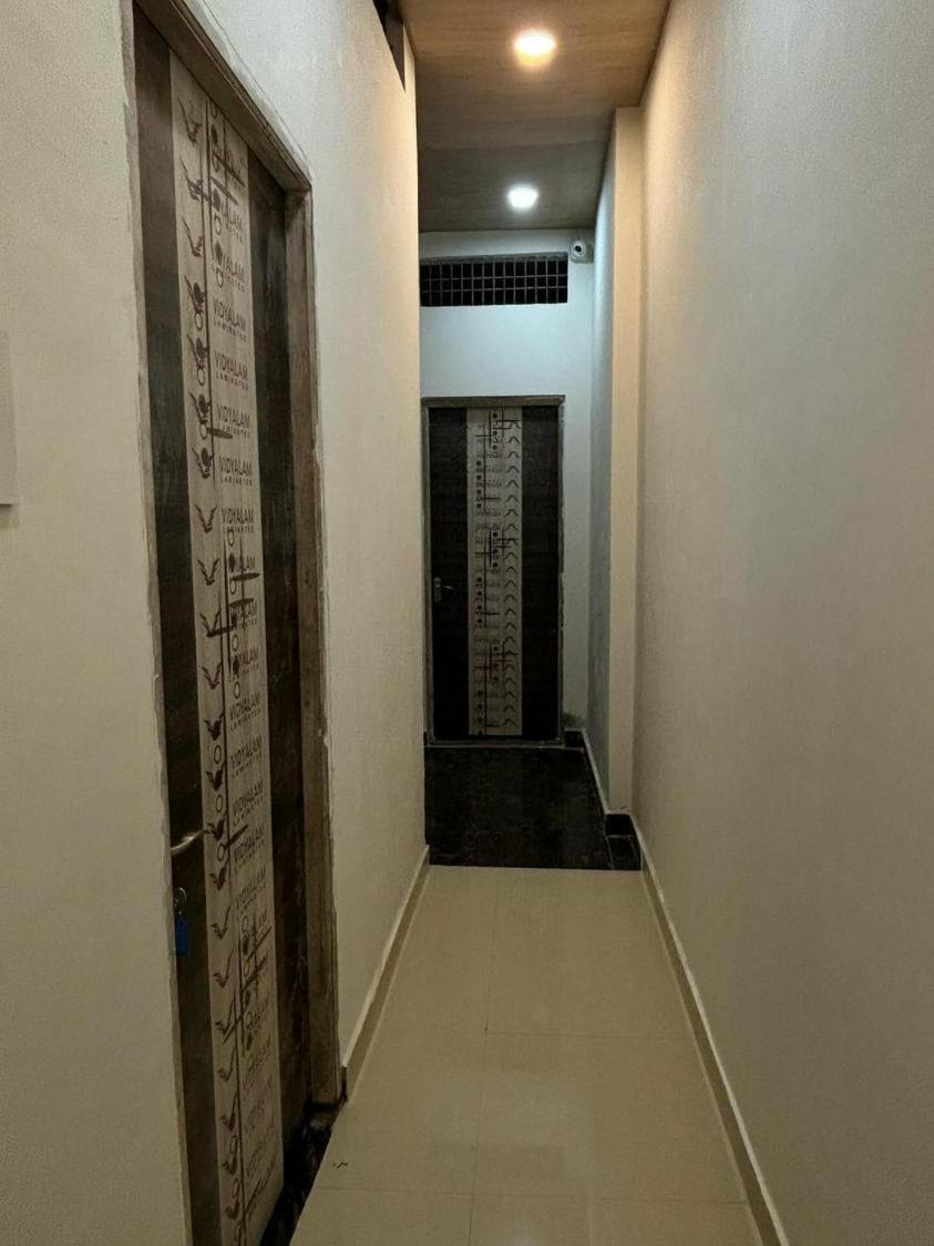 Madhuri Guest House Varanasi Bagian luar foto