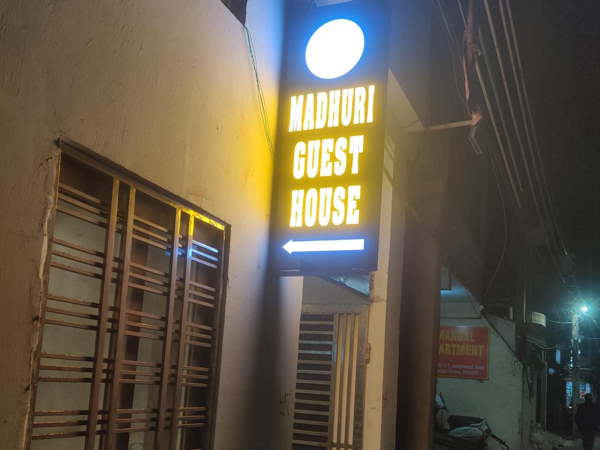 Madhuri Guest House Varanasi Bagian luar foto